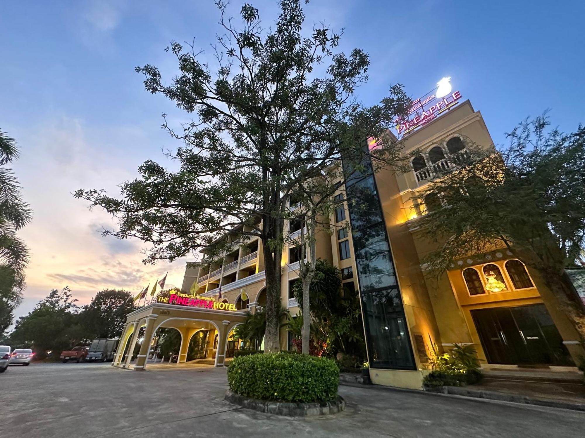 The Pineapple Hotel Krabi Exterior photo